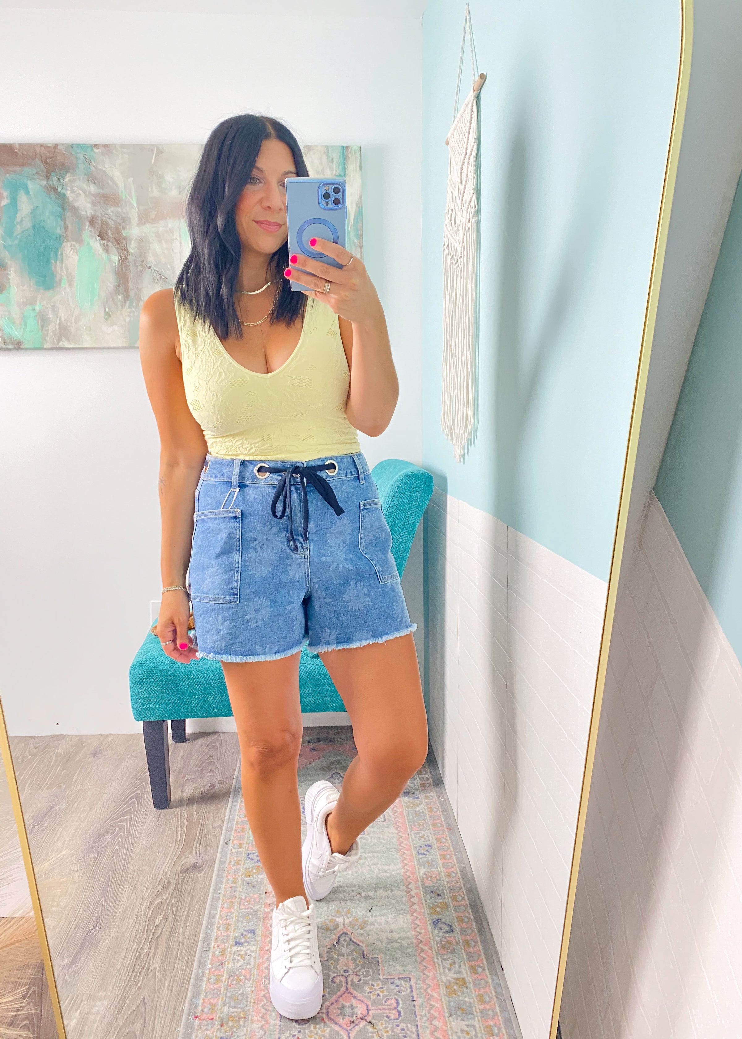 'Catch Flights' Butter Yellow V-Neck Lace Seamless Crop Tank