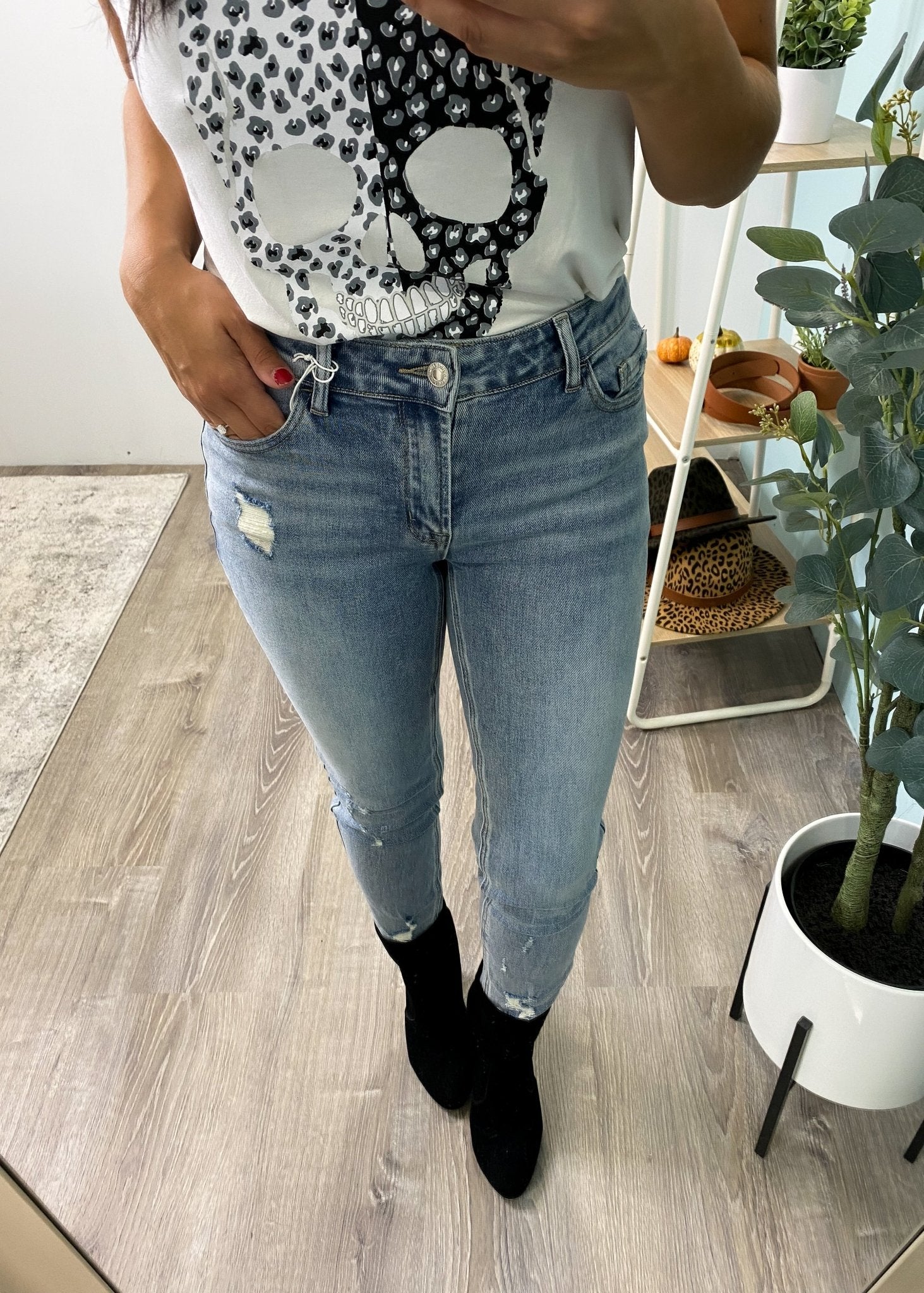 'Alex' Light Washed Cropped Skinny Jeans - Cali Moon Boutique